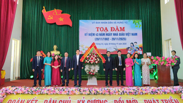 Ủy ban nhân dân xã Hưng Vũ tổ chức tọa đàm kỷ niệm 43 năm Ngày Nhà giáo Việt Nam (20/11/1982 - 20/11/2025).