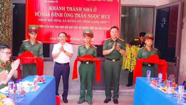 KHÁNH THÀNH, BÀN GIAO NHÀ Ở CHO GIA ĐÌNH ÔNG TRẦN NGỌC HUY TẠI THÔN MỎ NHÀI, XÃ HƯNG VŨ
