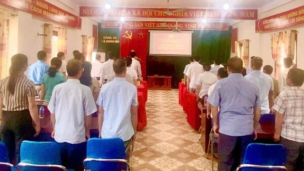 Xã Hưng Vũ trao tặng Huy hiệu Đảng đợt 02/9/2025